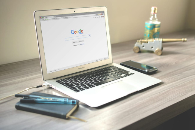 Laptop menggunakan akses internet. [Pexels]